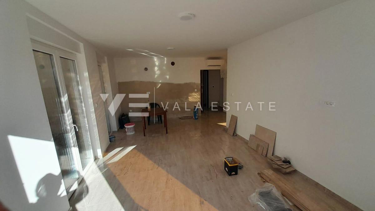 APPARTAMENTO AL PIANO TERRA DI UN NUOVO PALAZZO CON VISTA MARE