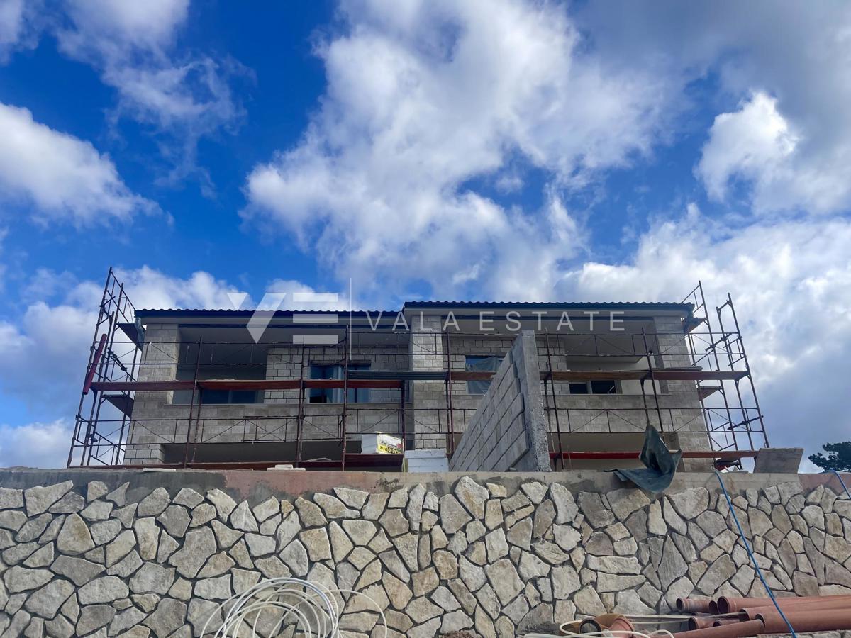 NUOVA VILLA DOPPIA IN POSIZIONE TRANQUILLA CON VISTA MARE