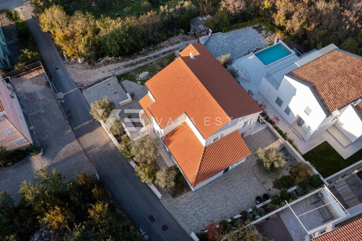 NUOVA CASA MEDITERRANEA CON TRE APPARTAMENTI E VISTA MARE APERT