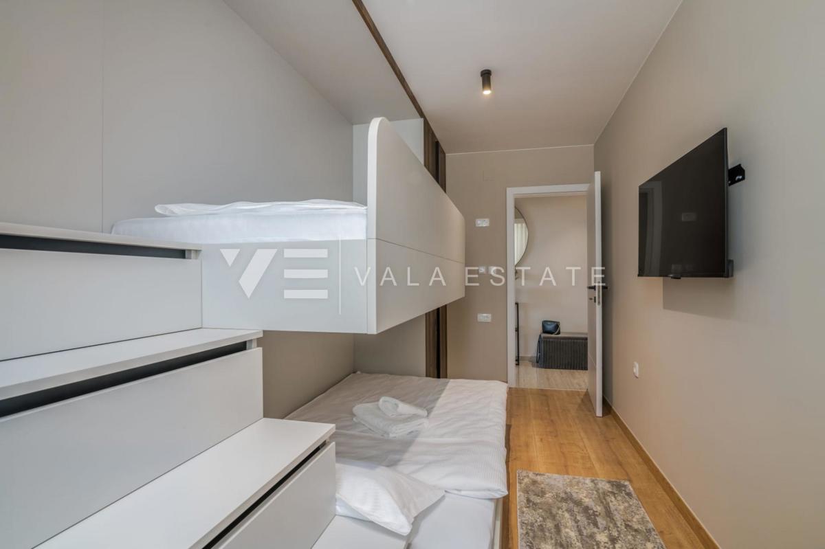 APPARTAMENTO LUSSUOSO CON PISCINA E VISTA MARE