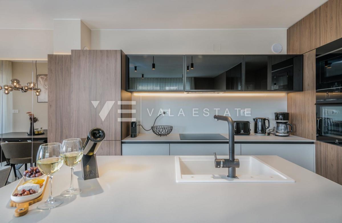 APPARTAMENTO LUSSUOSO CON PISCINA E VISTA MARE