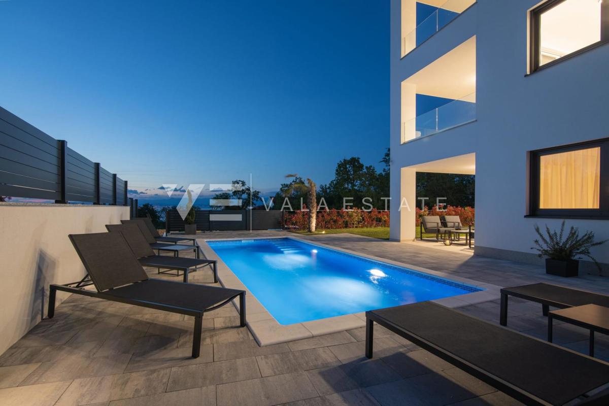 APPARTAMENTO LUSSUOSO CON PISCINA E VISTA MARE