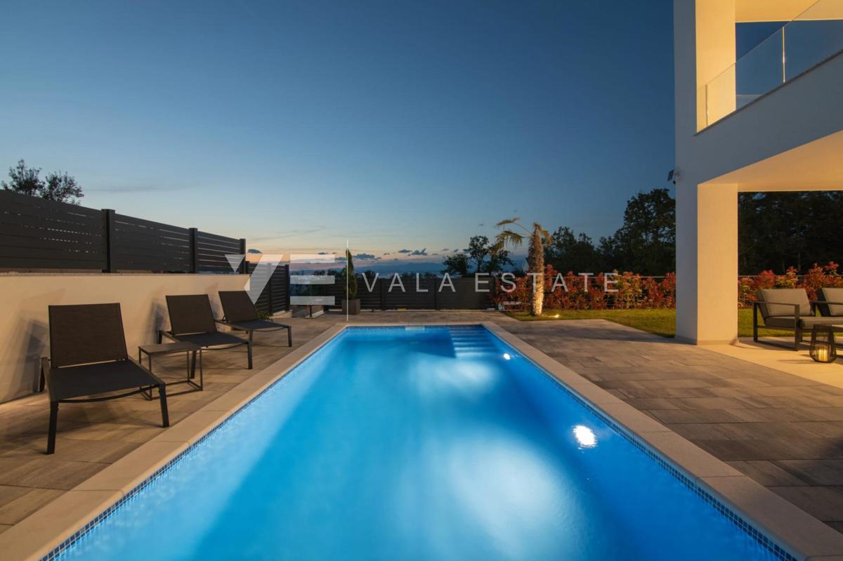APPARTAMENTO LUSSUOSO CON PISCINA E VISTA MARE