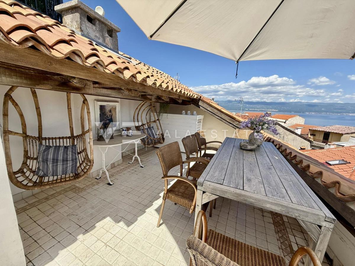 CASA AUTOCTONA IN PIETRA RISTRUTTURATA CON VISTA MARE