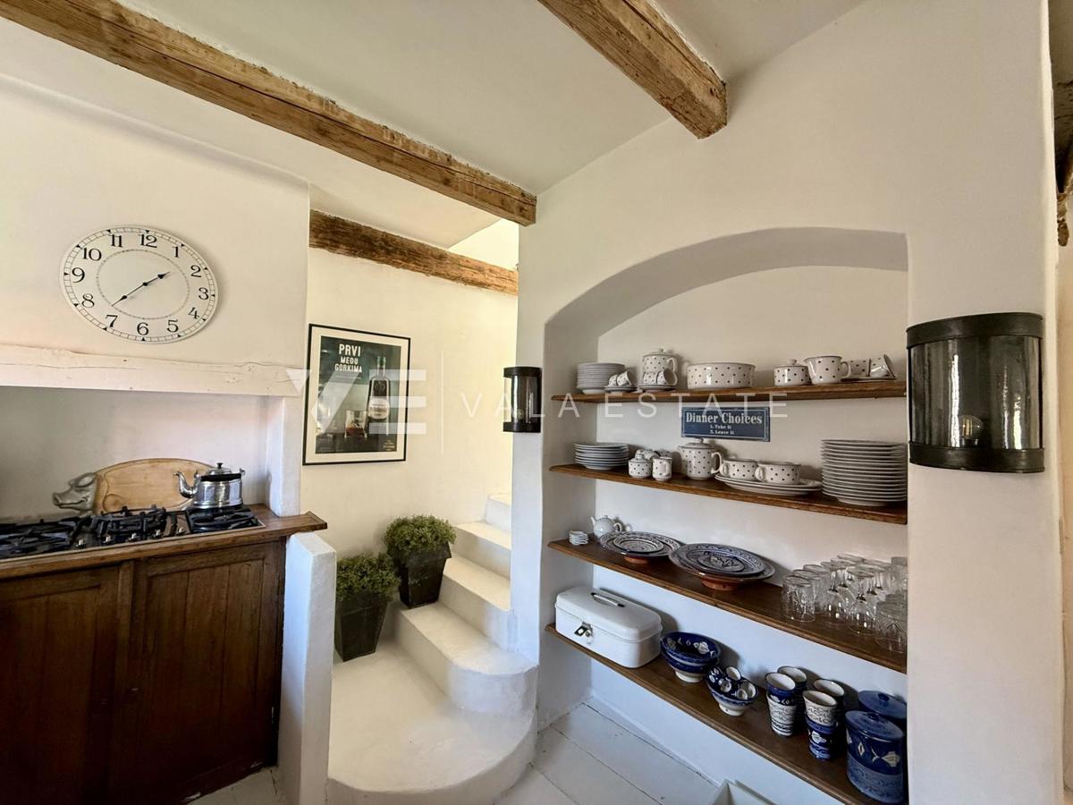 CASA AUTOCTONA IN PIETRA RISTRUTTURATA CON VISTA MARE
