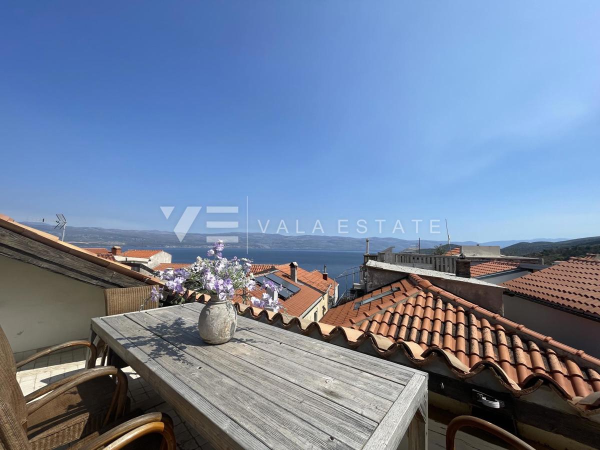 CASA AUTOCTONA IN PIETRA RISTRUTTURATA CON VISTA MARE