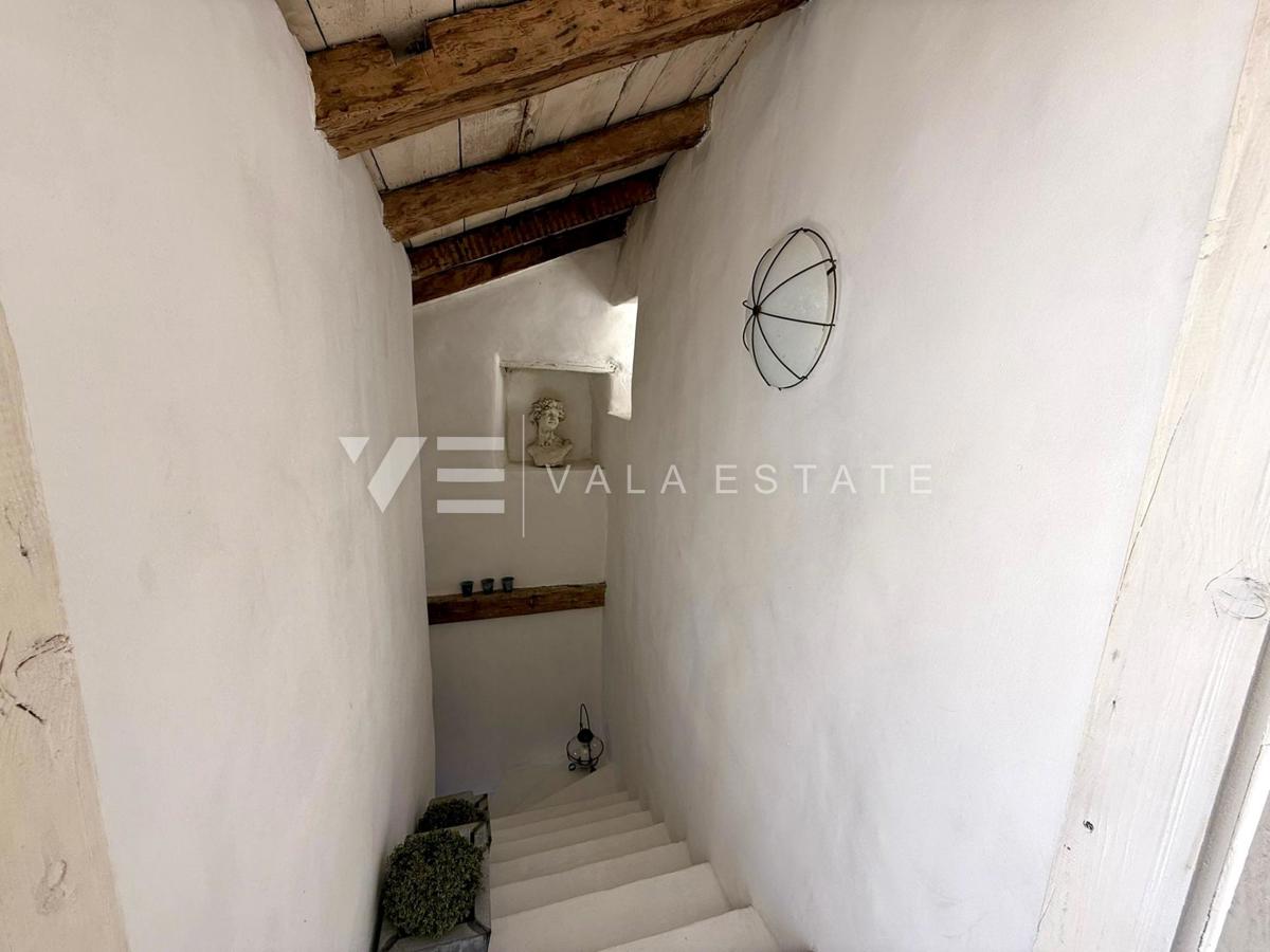 CASA AUTOCTONA IN PIETRA RISTRUTTURATA CON VISTA MARE