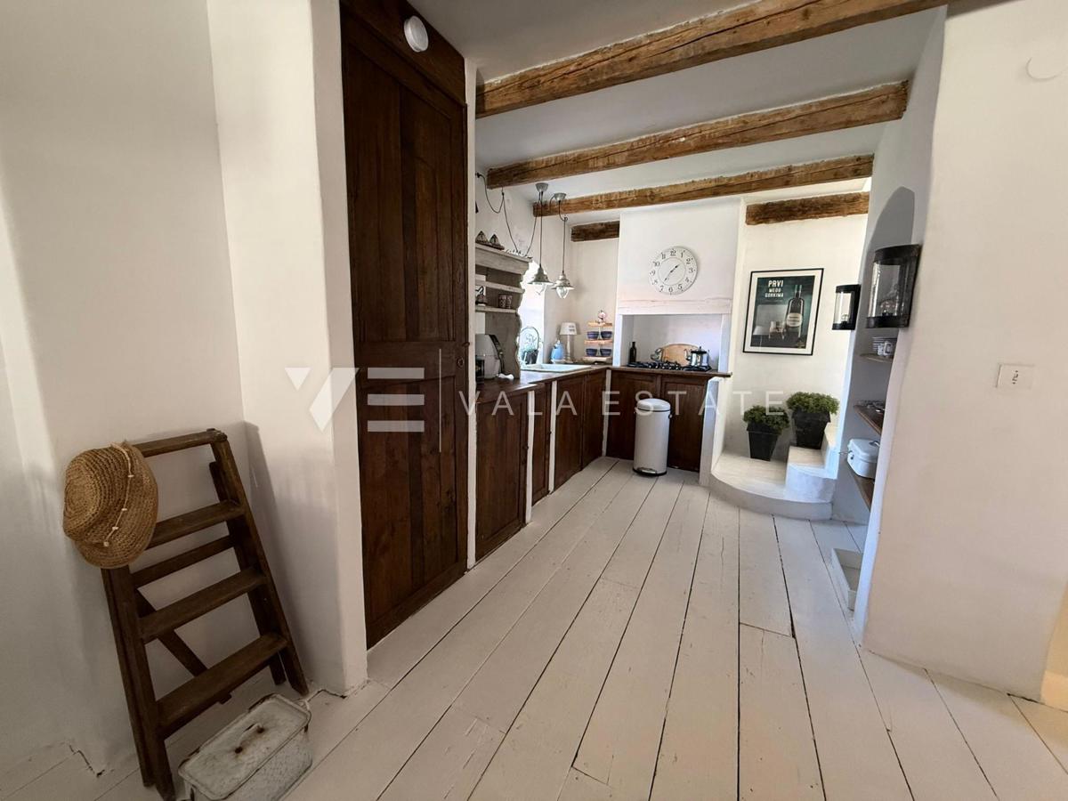 CASA AUTOCTONA IN PIETRA RISTRUTTURATA CON VISTA MARE