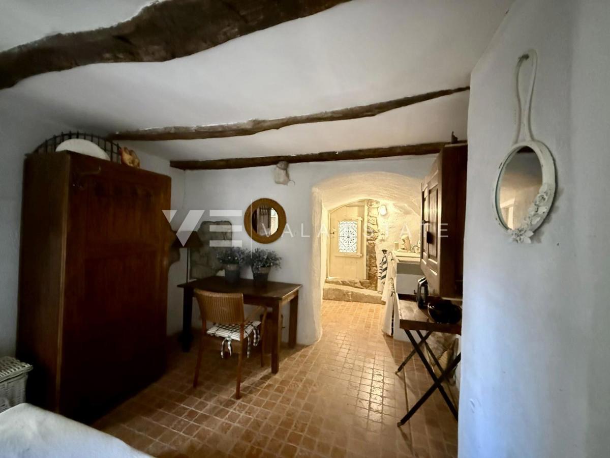 CASA AUTOCTONA IN PIETRA RISTRUTTURATA CON VISTA MARE