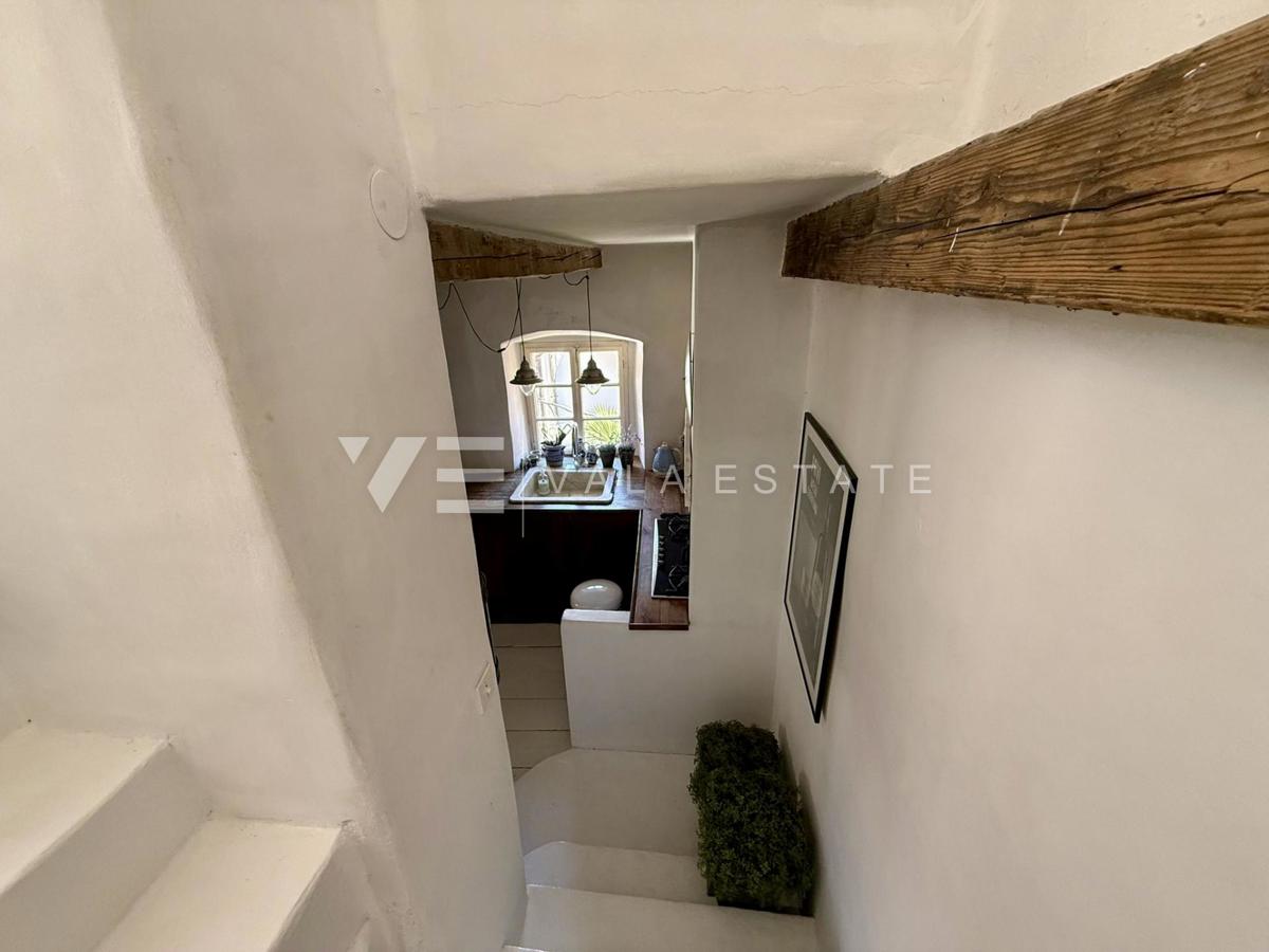 CASA AUTOCTONA IN PIETRA RISTRUTTURATA CON VISTA MARE