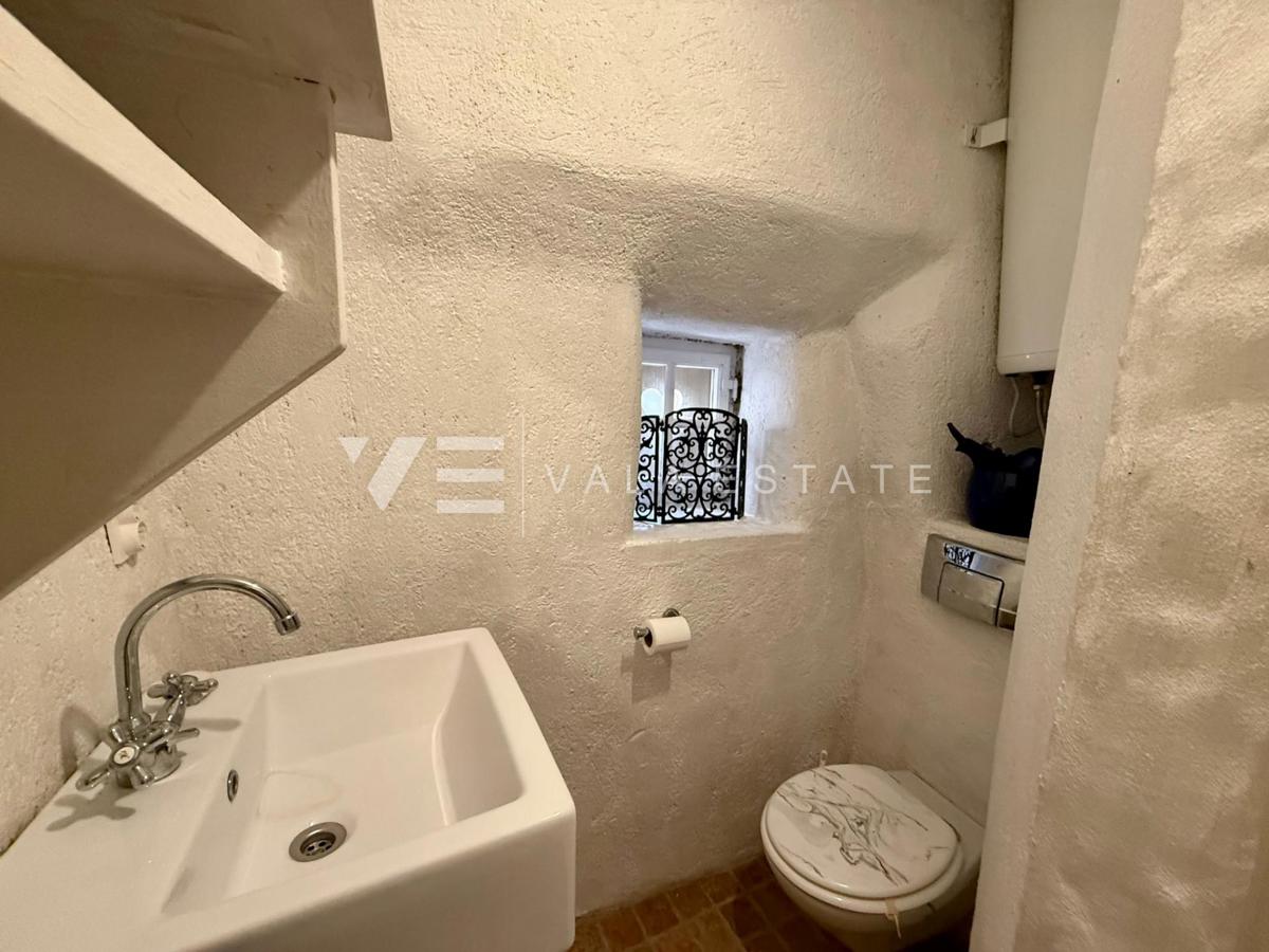 CASA AUTOCTONA IN PIETRA RISTRUTTURATA CON VISTA MARE