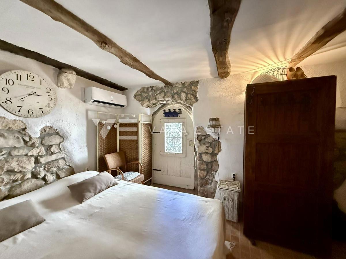 CASA AUTOCTONA IN PIETRA RISTRUTTURATA CON VISTA MARE