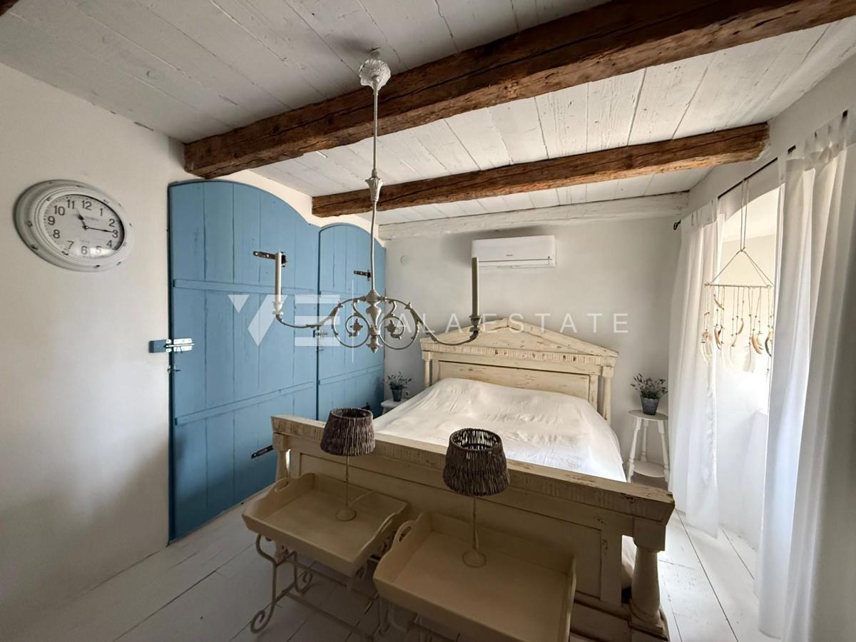 CASA AUTOCTONA IN PIETRA RISTRUTTURATA CON VISTA MARE