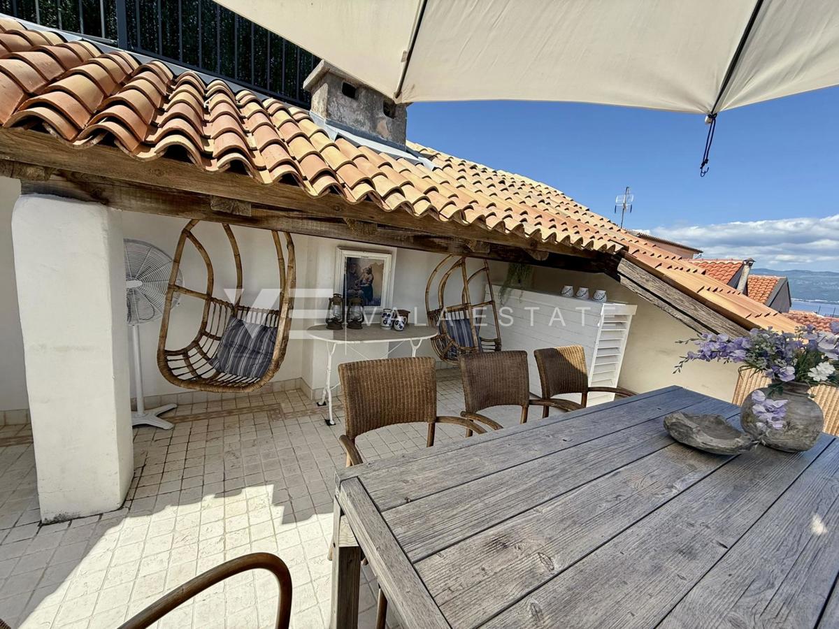CASA AUTOCTONA IN PIETRA RISTRUTTURATA CON VISTA MARE