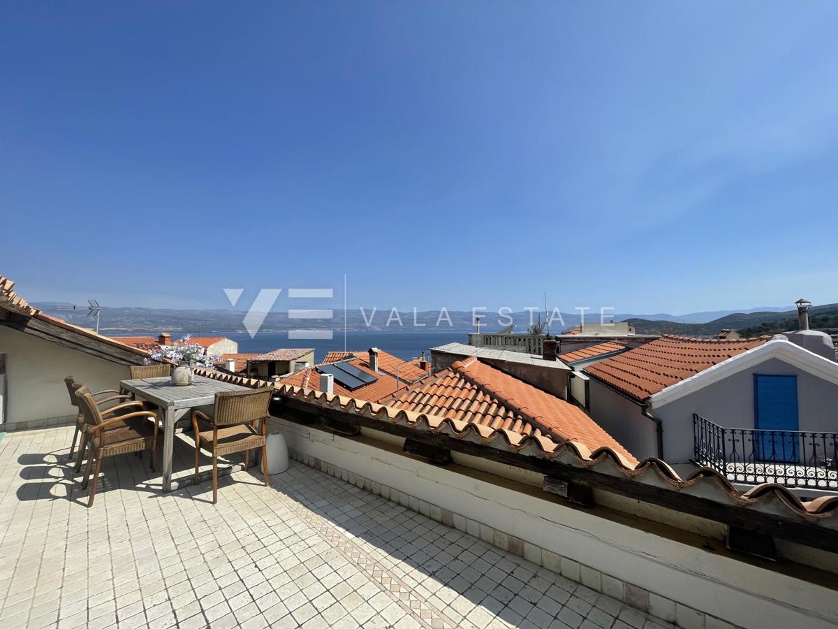 CASA AUTOCTONA IN PIETRA RISTRUTTURATA CON VISTA MARE