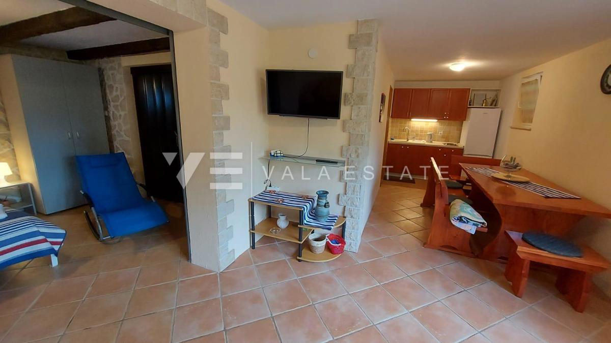 CASA UNIFAMILIARE CON QUATTRO APPARTAMENTI E VISTA MARE