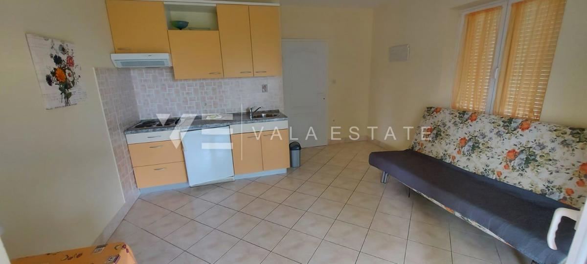 CASA UNIFAMILIARE CON QUATTRO APPARTAMENTI E VISTA MARE