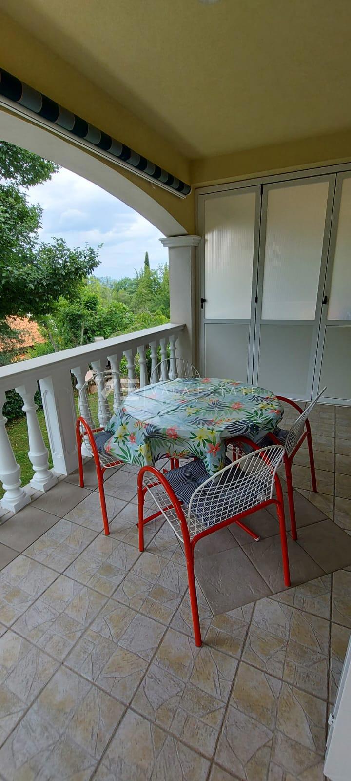 CASA UNIFAMILIARE CON QUATTRO APPARTAMENTI E VISTA MARE