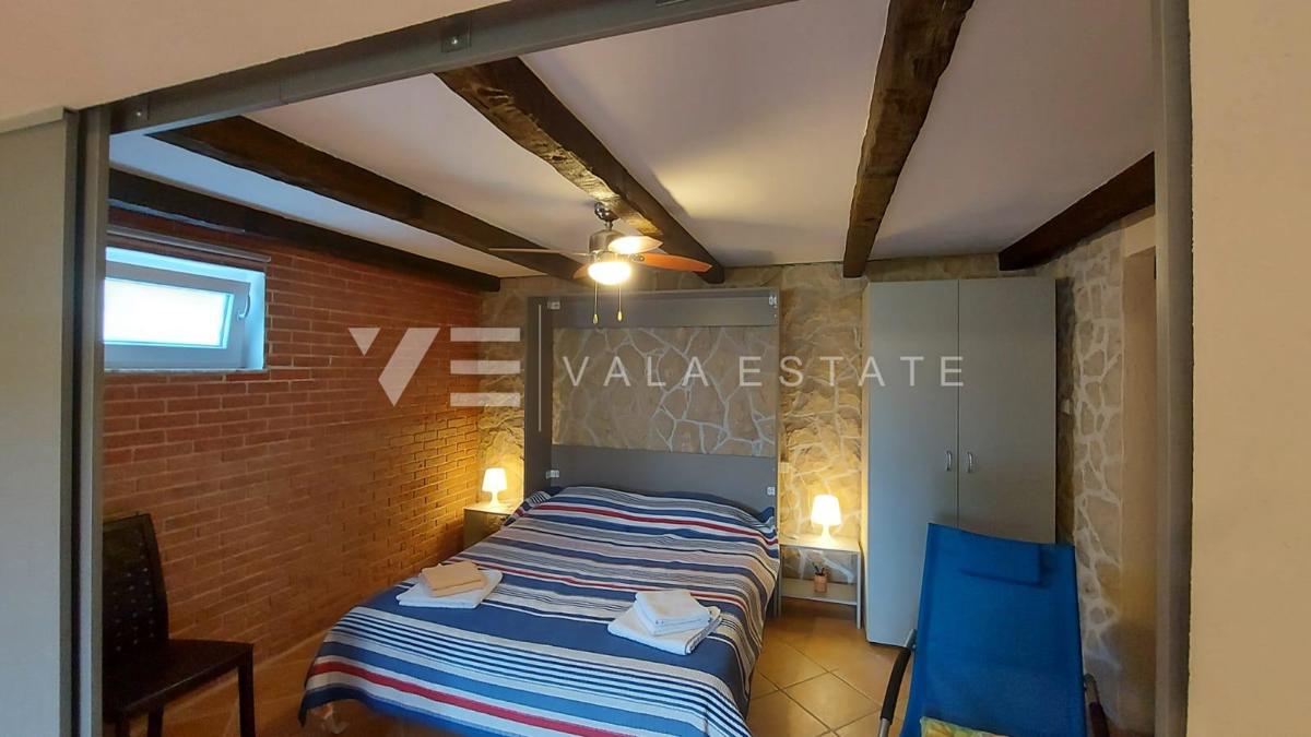 CASA UNIFAMILIARE CON QUATTRO APPARTAMENTI E VISTA MARE