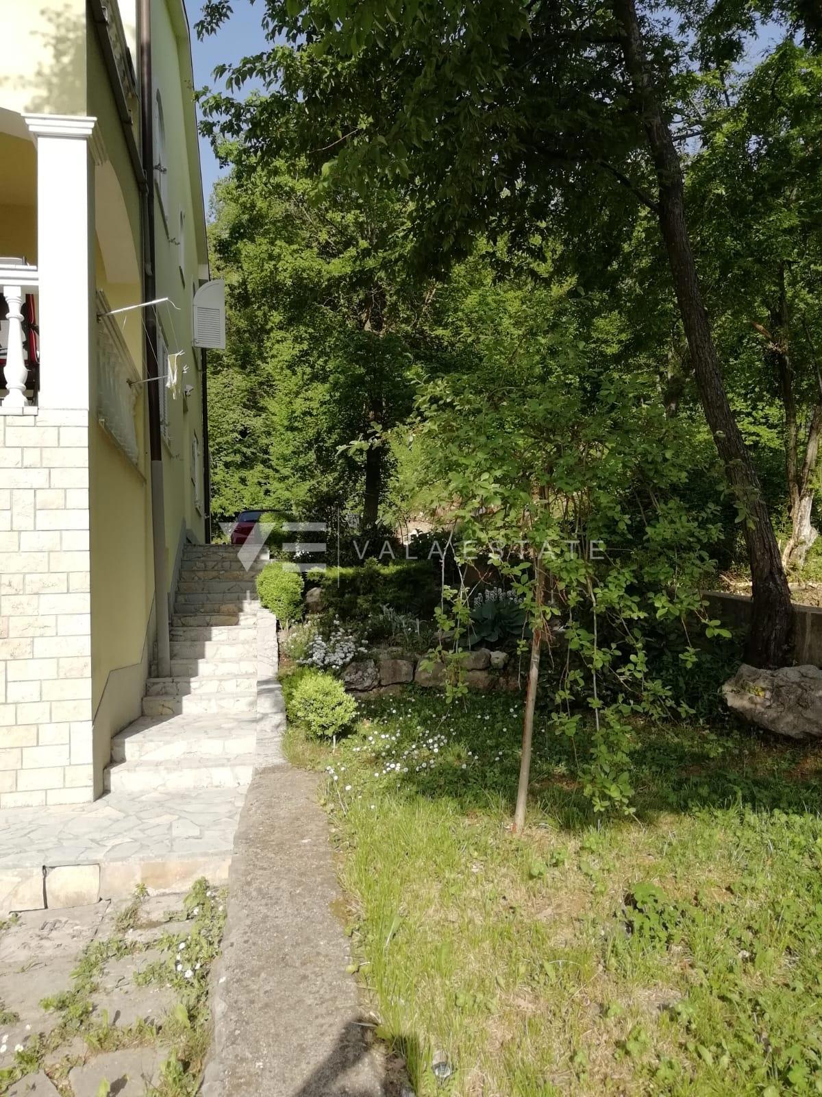 CASA UNIFAMILIARE CON QUATTRO APPARTAMENTI E VISTA MARE