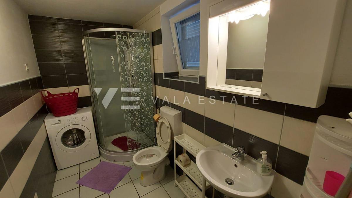 CASA UNIFAMILIARE CON QUATTRO APPARTAMENTI E VISTA MARE