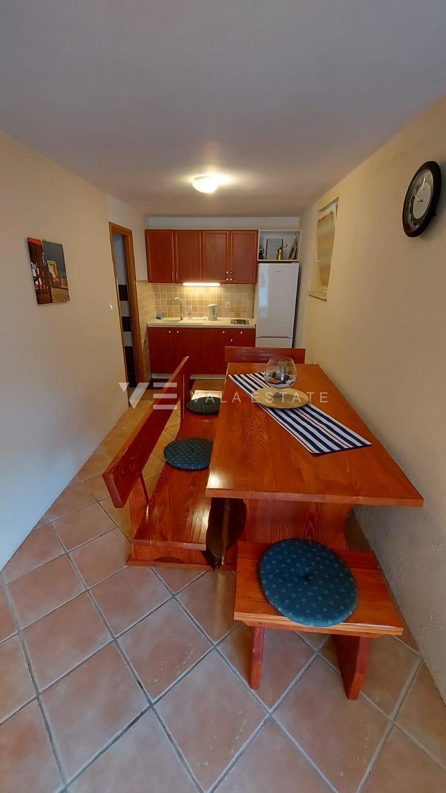 CASA UNIFAMILIARE CON QUATTRO APPARTAMENTI E VISTA MARE