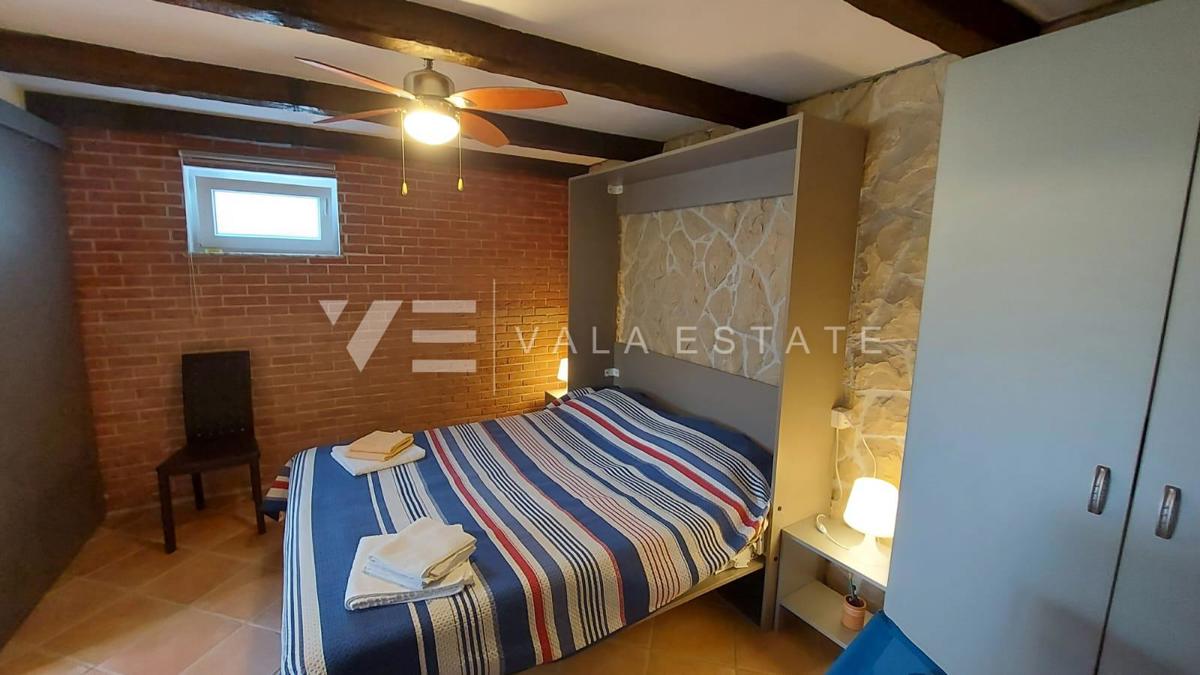 CASA UNIFAMILIARE CON QUATTRO APPARTAMENTI E VISTA MARE