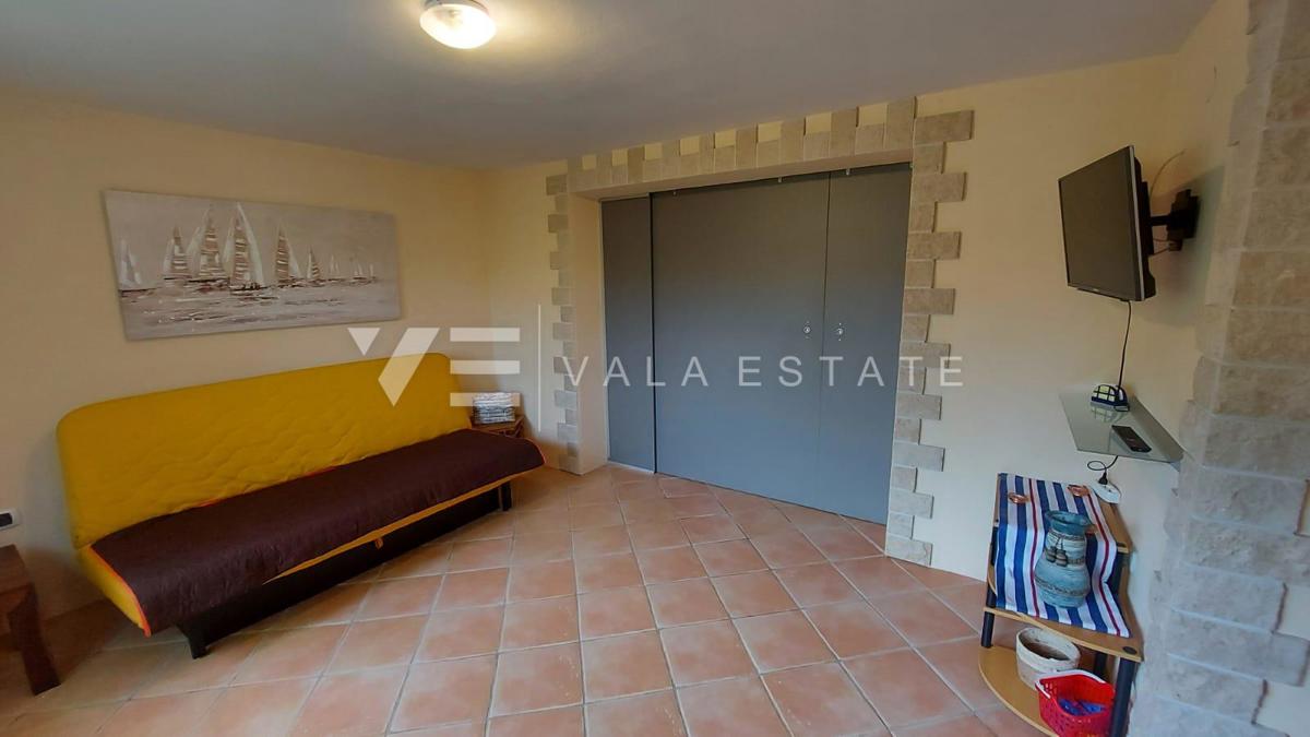 CASA UNIFAMILIARE CON QUATTRO APPARTAMENTI E VISTA MARE