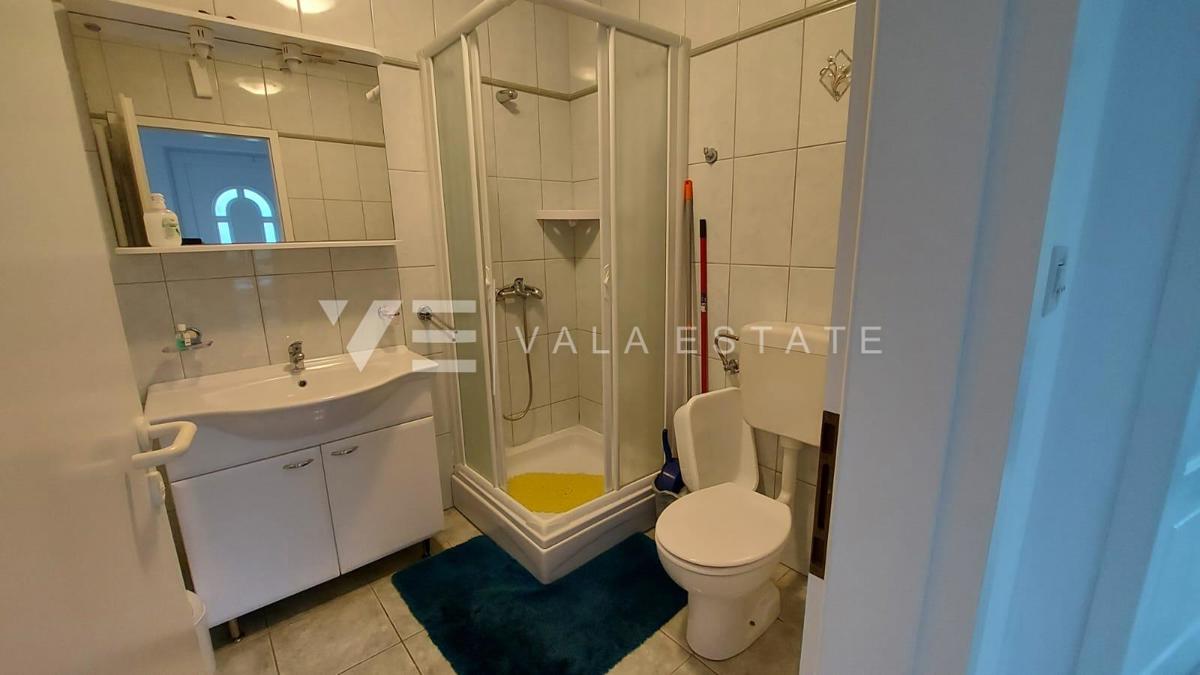 CASA UNIFAMILIARE CON QUATTRO APPARTAMENTI E VISTA MARE