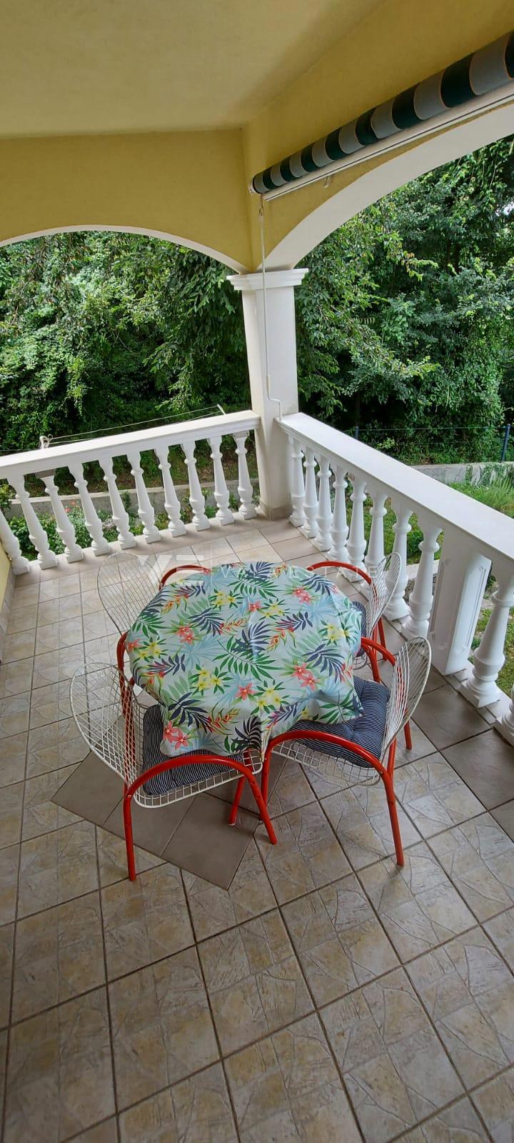 CASA UNIFAMILIARE CON QUATTRO APPARTAMENTI E VISTA MARE