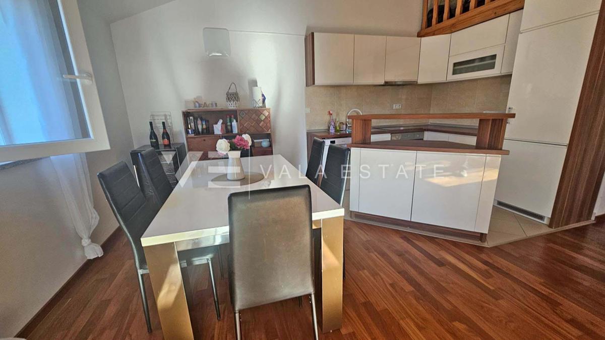 APPARTAMENTO CON VISTA MARE IN POSIZIONE TRANQUILLA