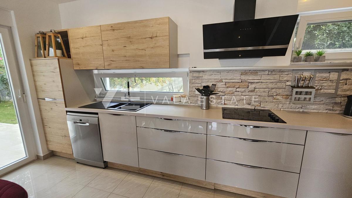 ELEGANTE VILLA MODERNA CON PISCINA E VISTA MARE