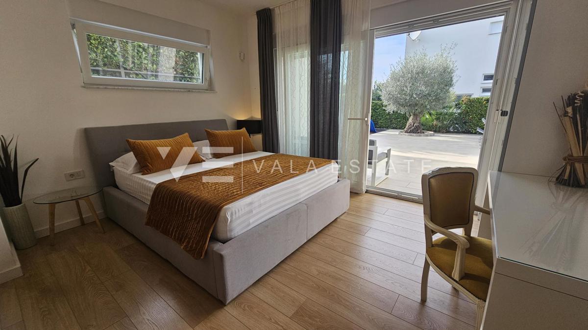 ELEGANTE VILLA MODERNA CON PISCINA E VISTA MARE