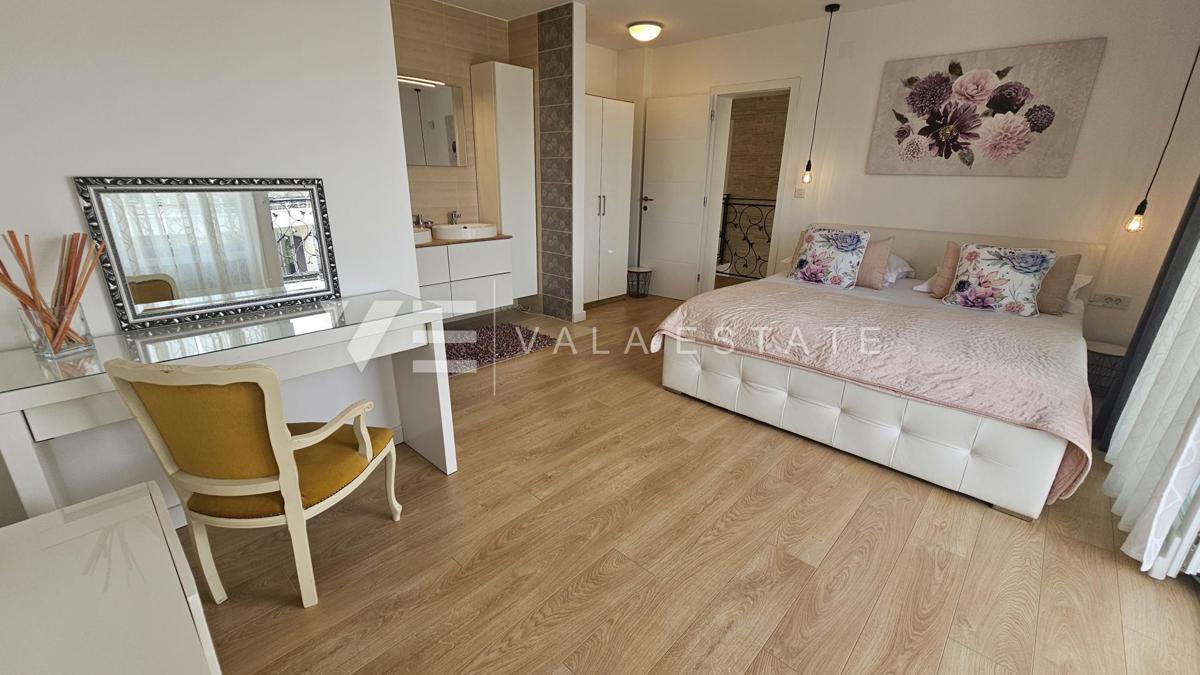 ELEGANTE VILLA MODERNA CON PISCINA E VISTA MARE