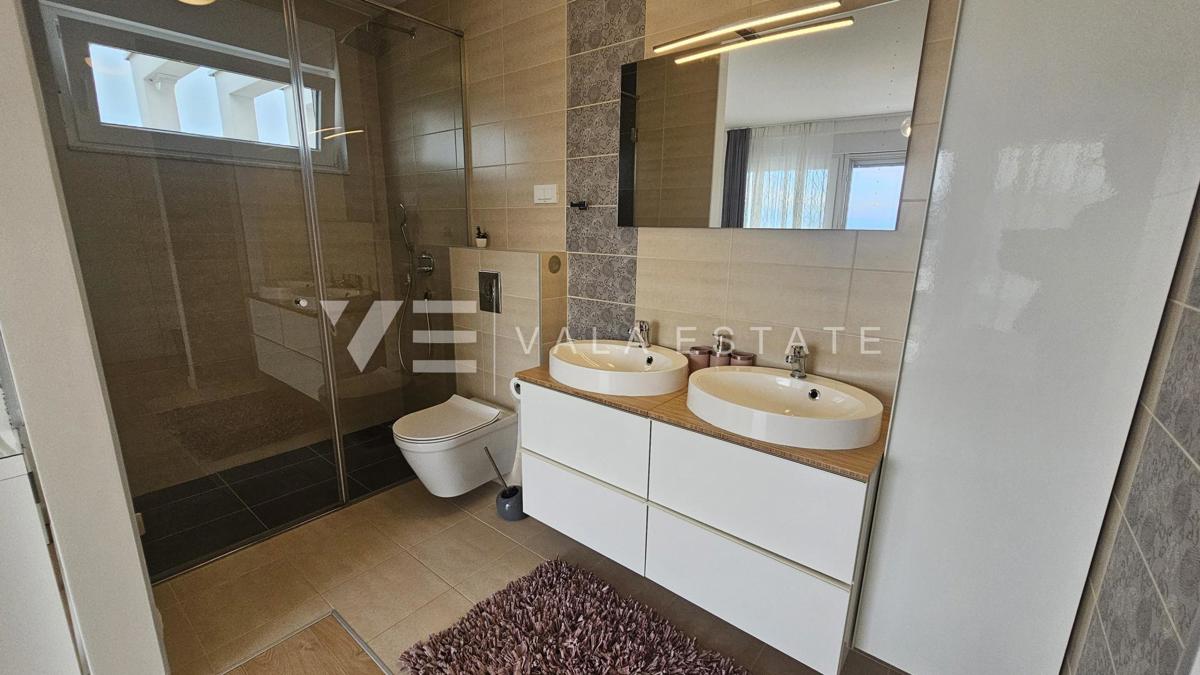 ELEGANTE VILLA MODERNA CON PISCINA E VISTA MARE