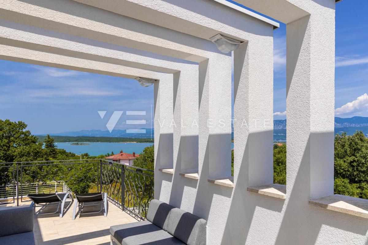 ELEGANTE VILLA MODERNA CON PISCINA E VISTA MARE