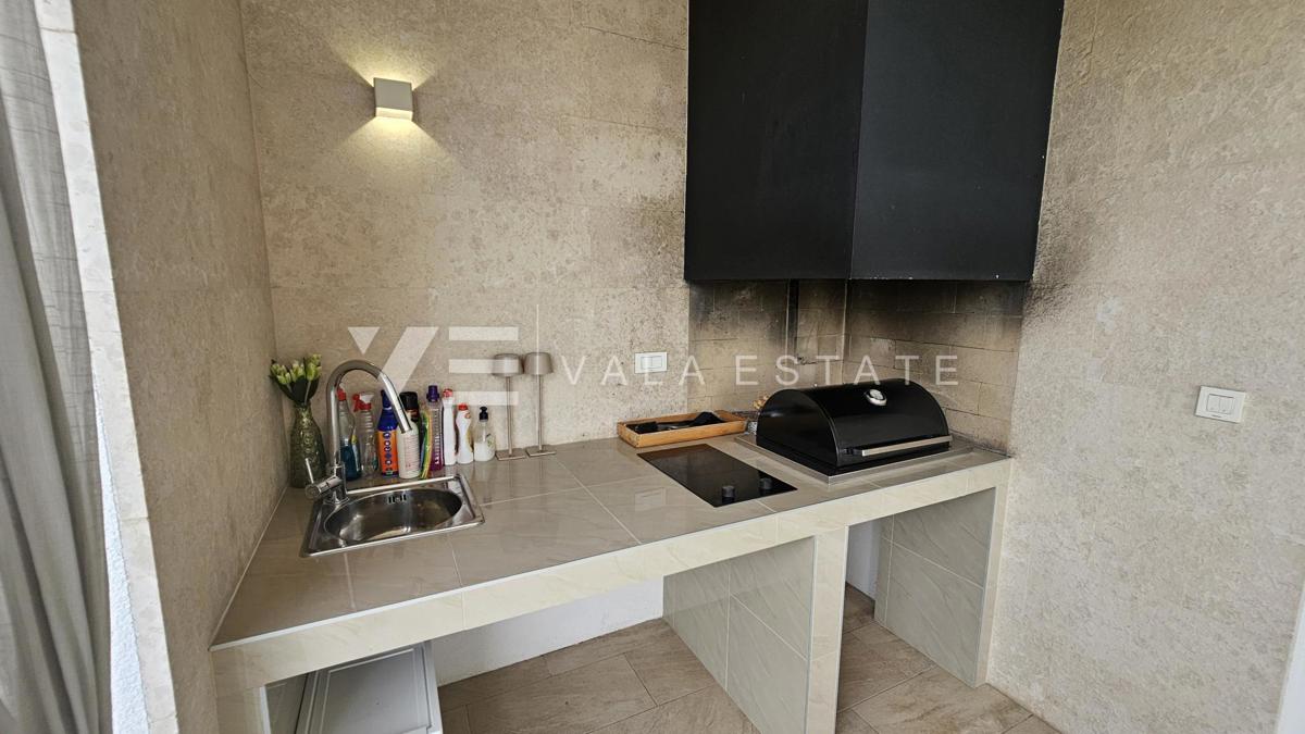 ELEGANTE VILLA MODERNA CON PISCINA E VISTA MARE