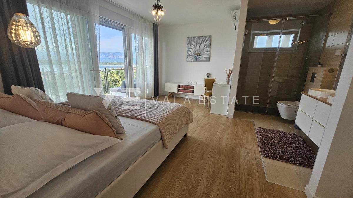 ELEGANTE VILLA MODERNA CON PISCINA E VISTA MARE