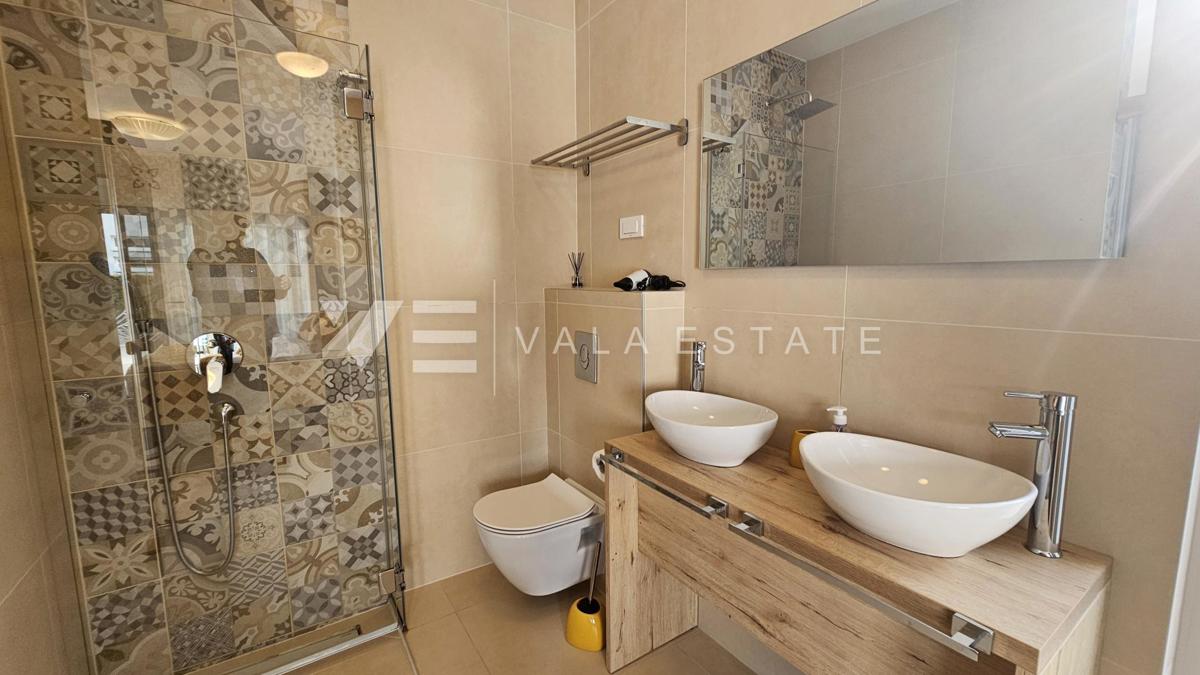 ELEGANTE VILLA MODERNA CON PISCINA E VISTA MARE