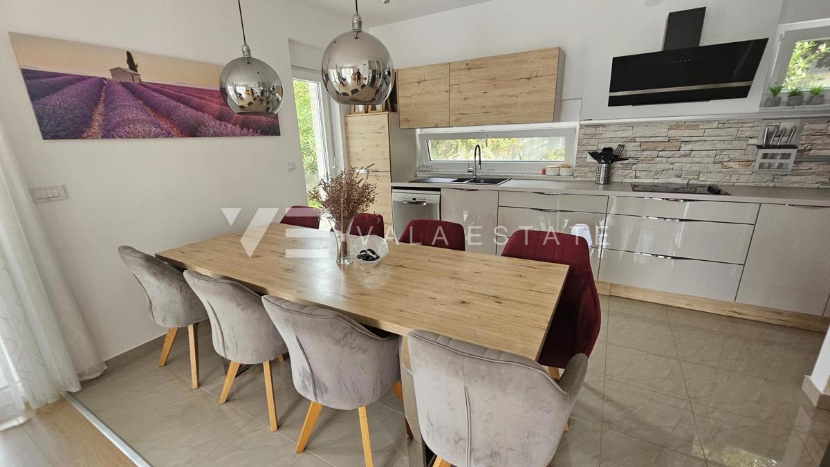 ELEGANTE VILLA MODERNA CON PISCINA E VISTA MARE