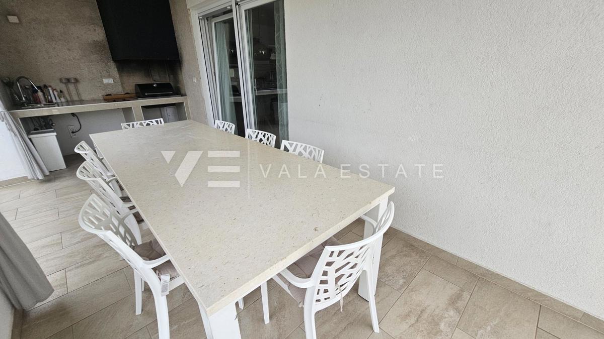 ELEGANTE VILLA MODERNA CON PISCINA E VISTA MARE