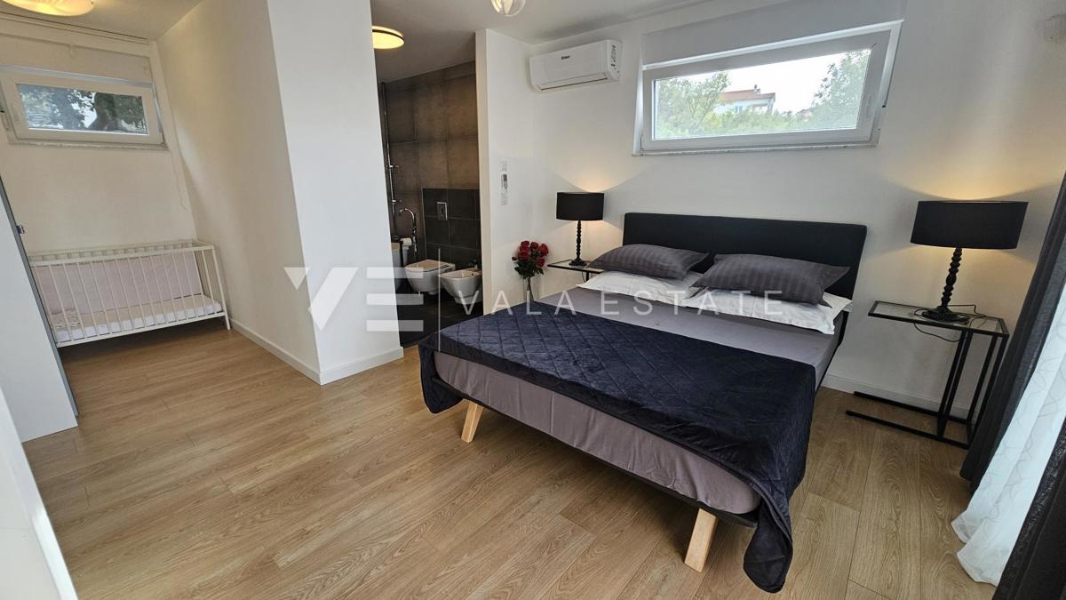 ELEGANTE VILLA MODERNA CON PISCINA E VISTA MARE