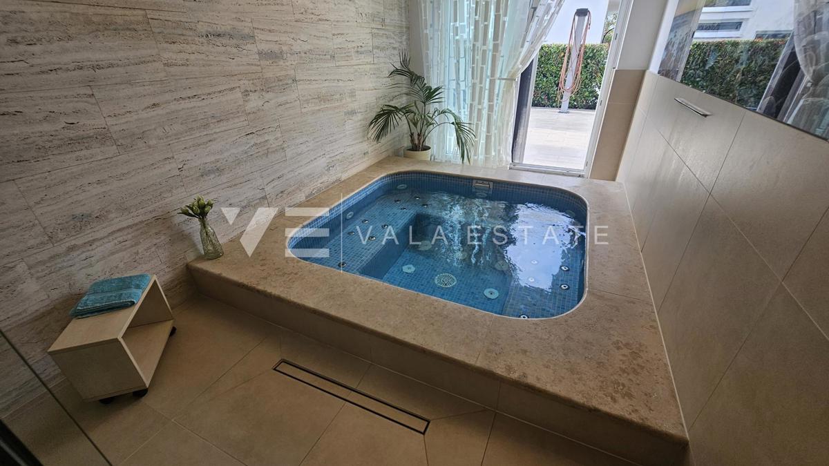 ELEGANTE VILLA MODERNA CON PISCINA E VISTA MARE
