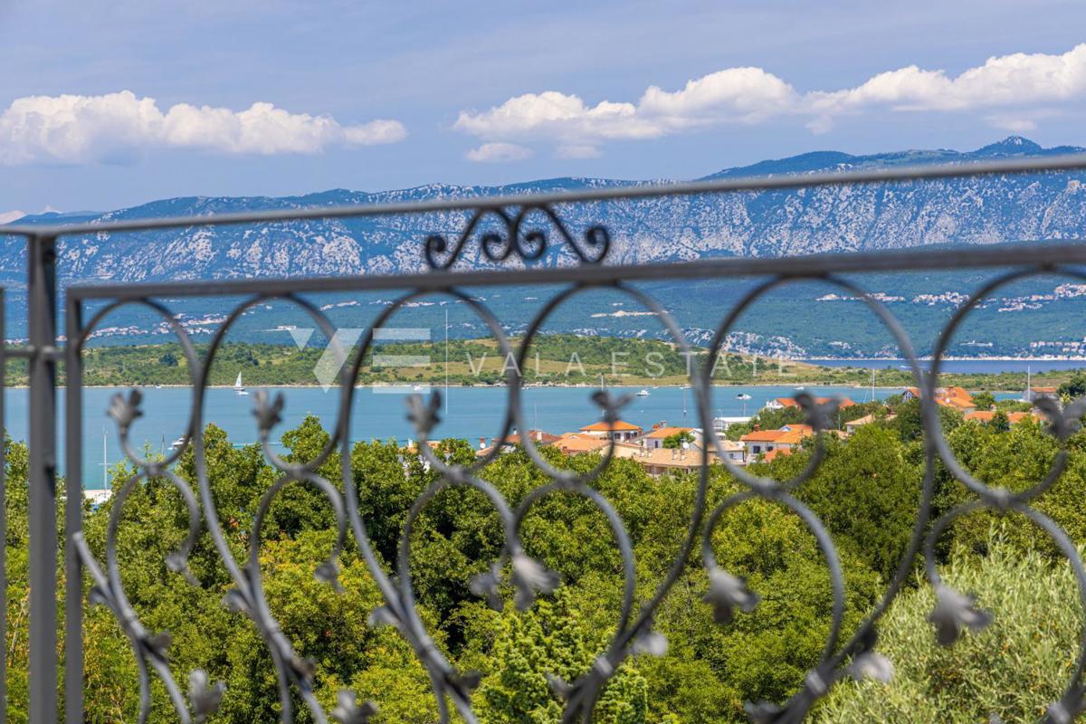 ELEGANTE VILLA MODERNA CON PISCINA E VISTA MARE