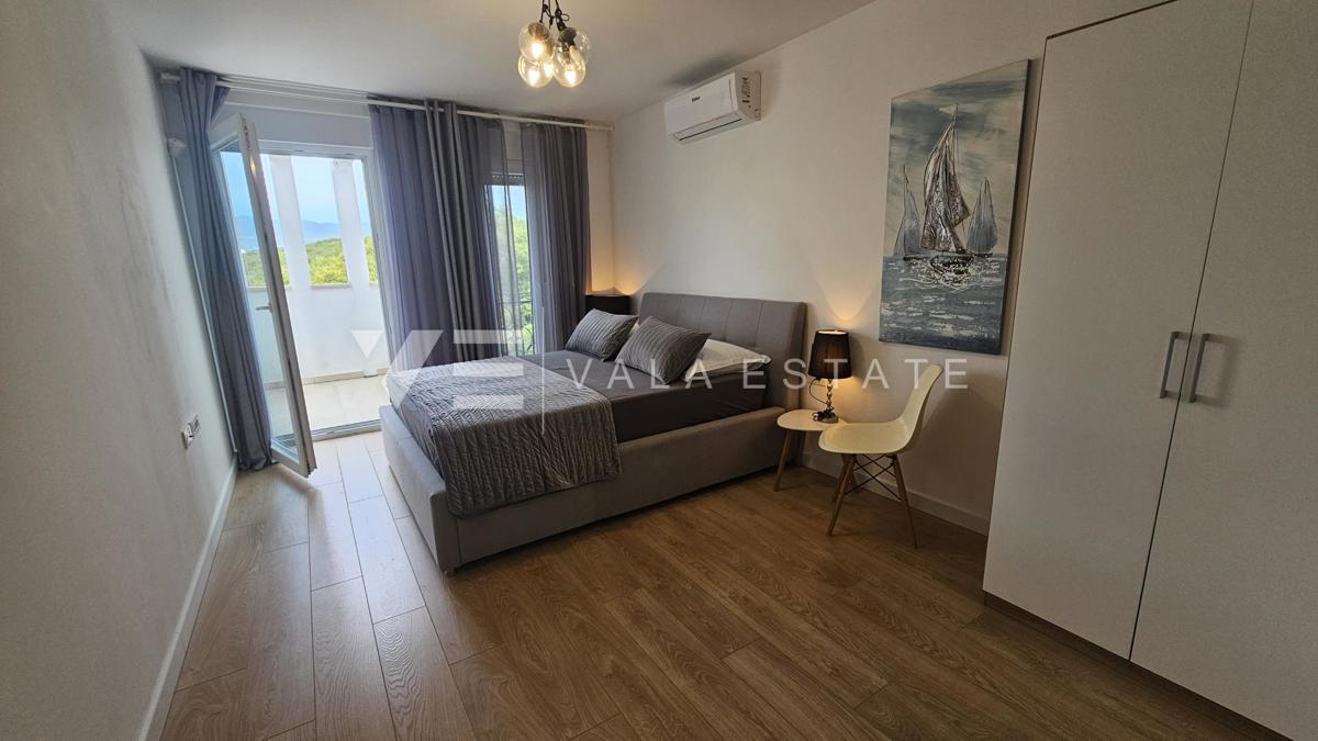 ELEGANTE VILLA MODERNA CON PISCINA E VISTA MARE