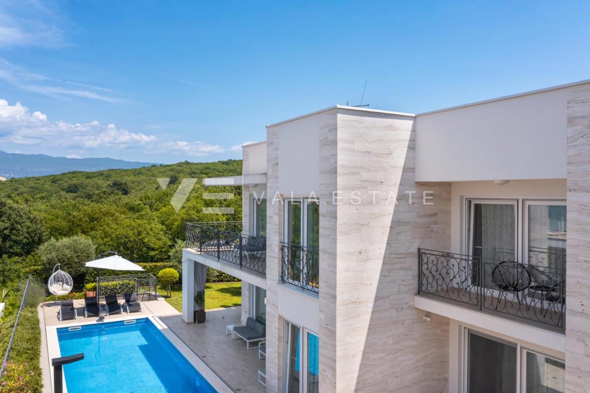 ELEGANTE VILLA MODERNA CON PISCINA E VISTA MARE