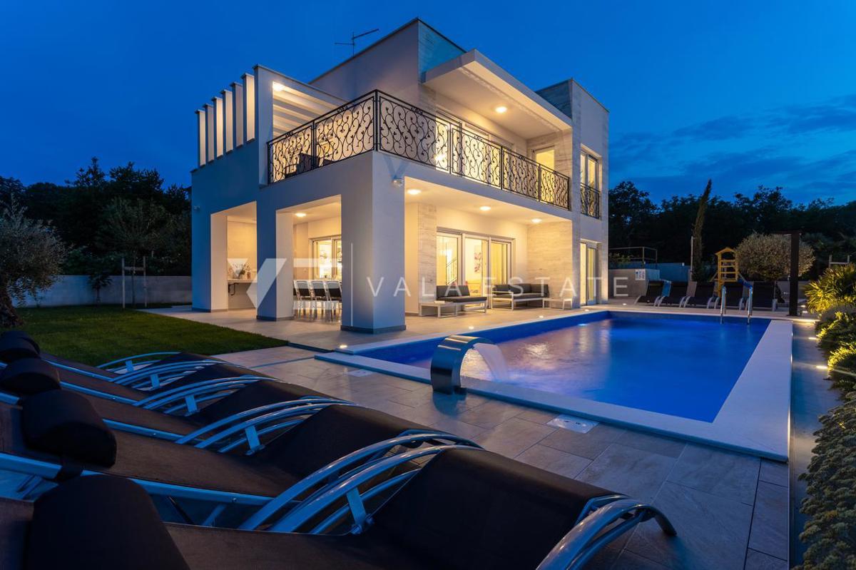 ELEGANTE VILLA MODERNA CON PISCINA E VISTA MARE