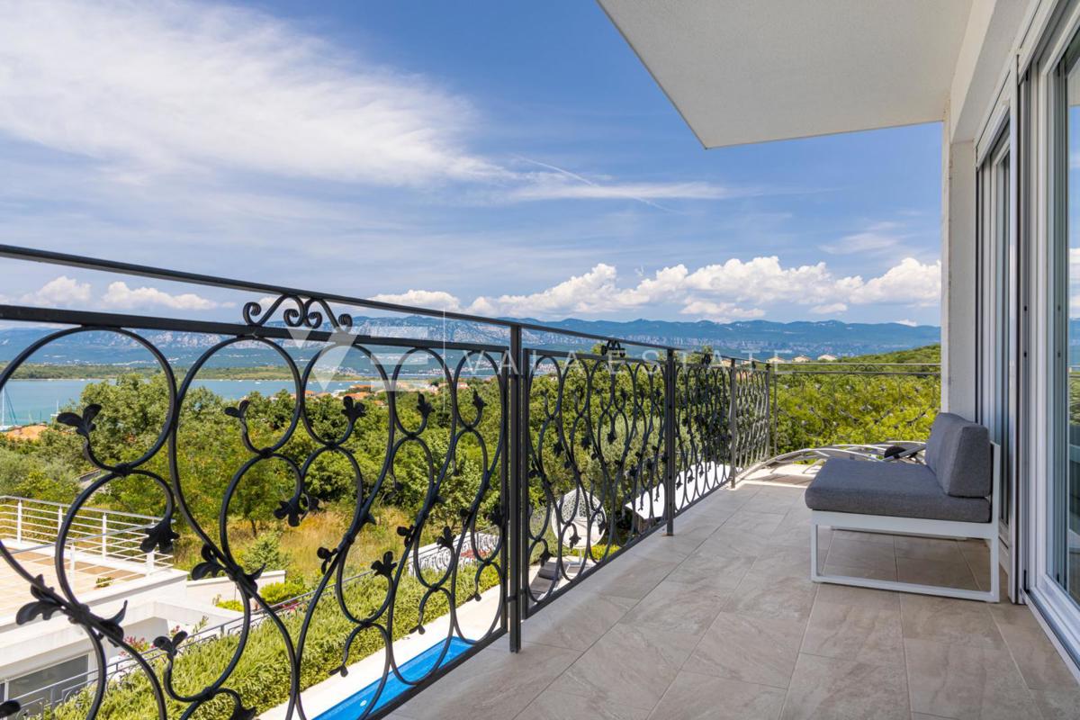 ELEGANTE VILLA MODERNA CON PISCINA E VISTA MARE