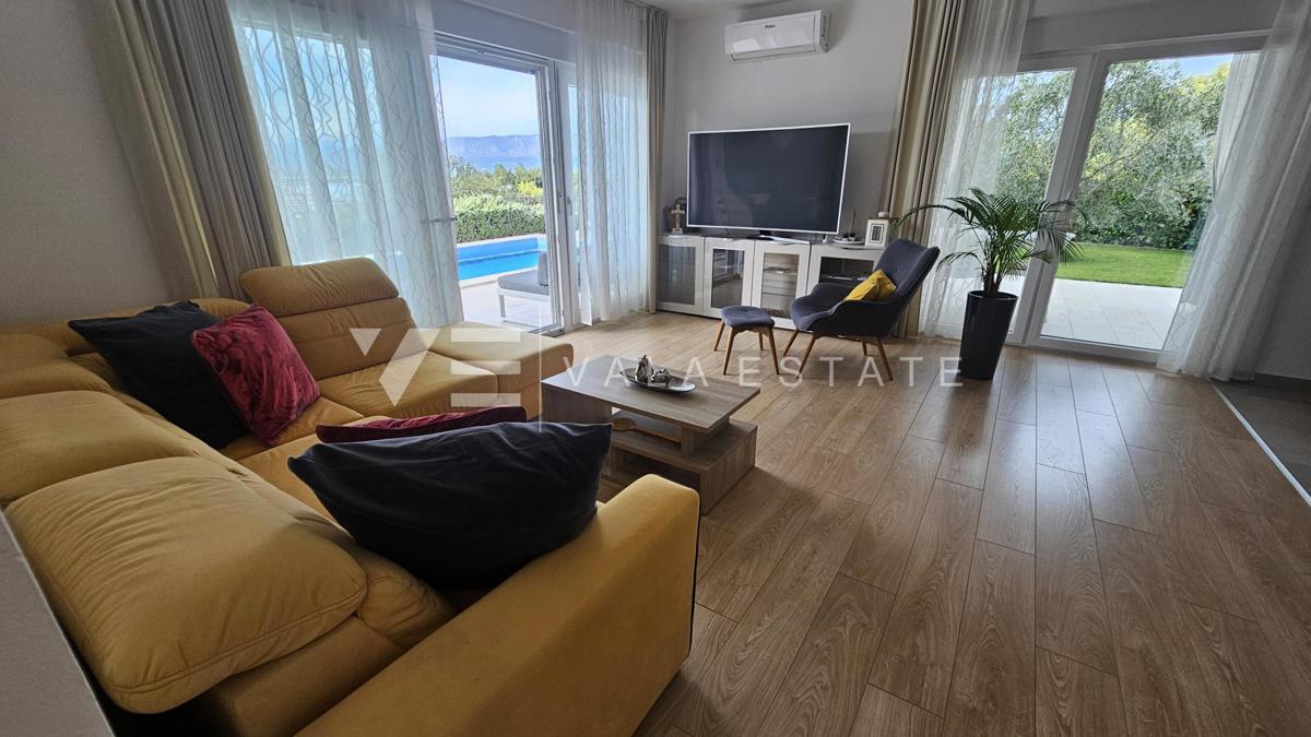 ELEGANTE VILLA MODERNA CON PISCINA E VISTA MARE