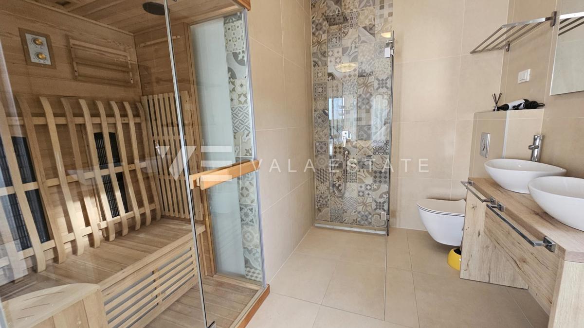 ELEGANTE VILLA MODERNA CON PISCINA E VISTA MARE